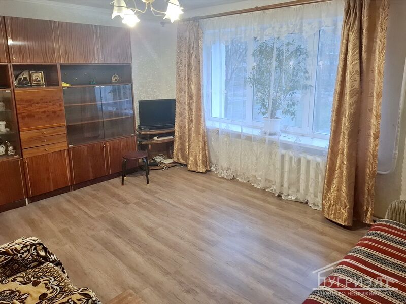 Трехкомнатная квартира, Космонавтов б-р - 250619, фото 1